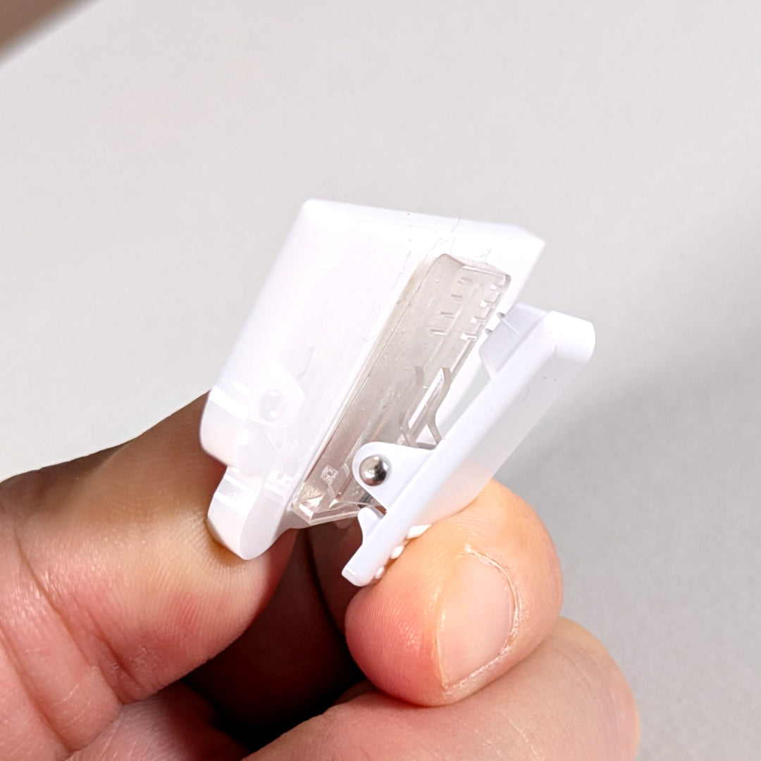 Peeping Acrylic Clip