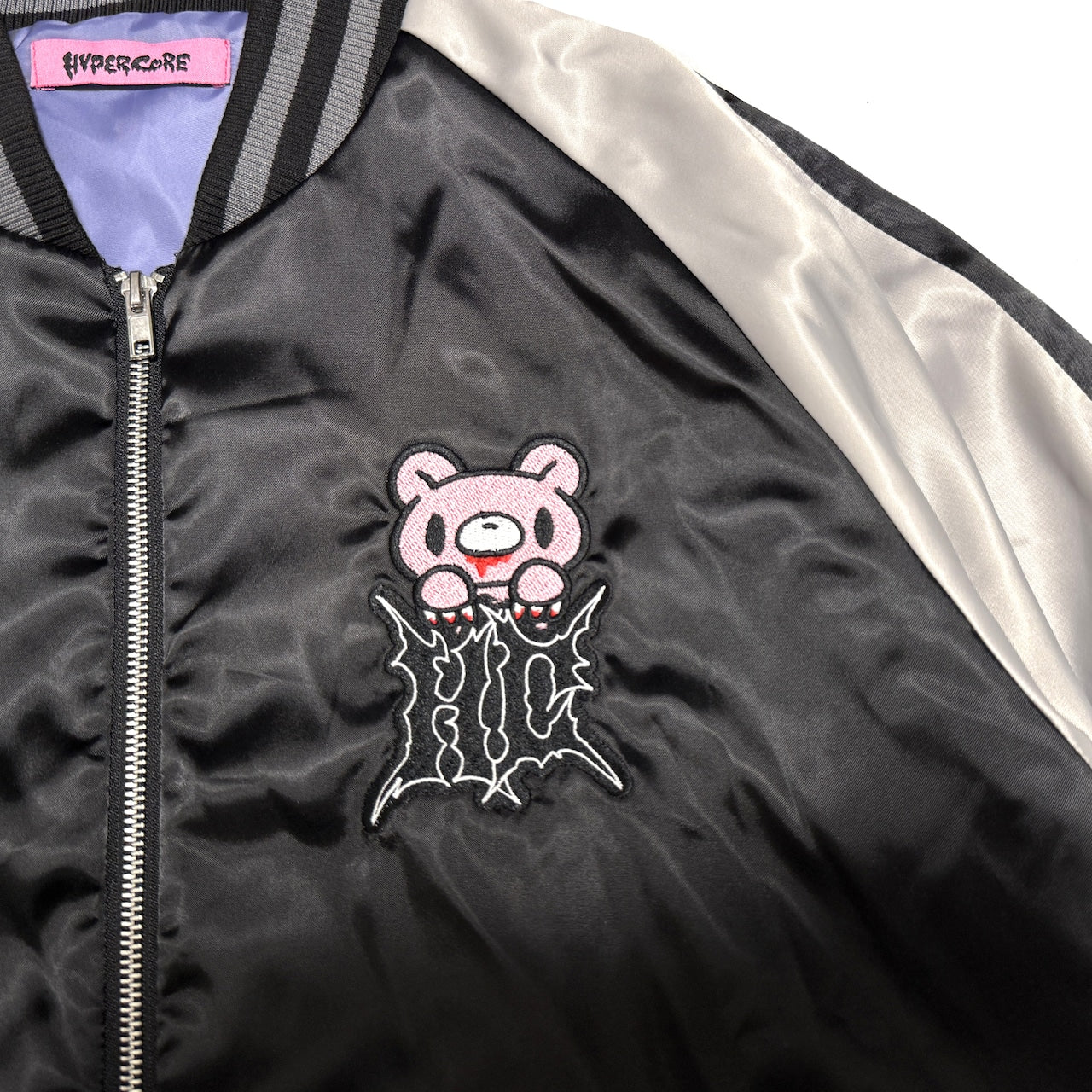 ミミ HYPERCORE GLOOMY スカジャン黒 シルバー グルーミー HYPERCORE×GLOOMY] TAGGING MY SOUL スカジャン – 公式グッズ